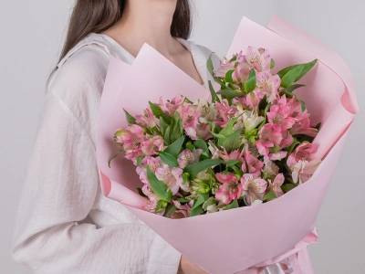 Букет «Нежность альстромерий» - М ( 35 см ) 15 шт