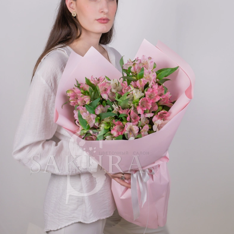Букет &laquo;Нежность альстромерий&raquo; - М ( 35 см ) 15 шт