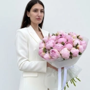 Букет из 25 нежных ароматных пионов