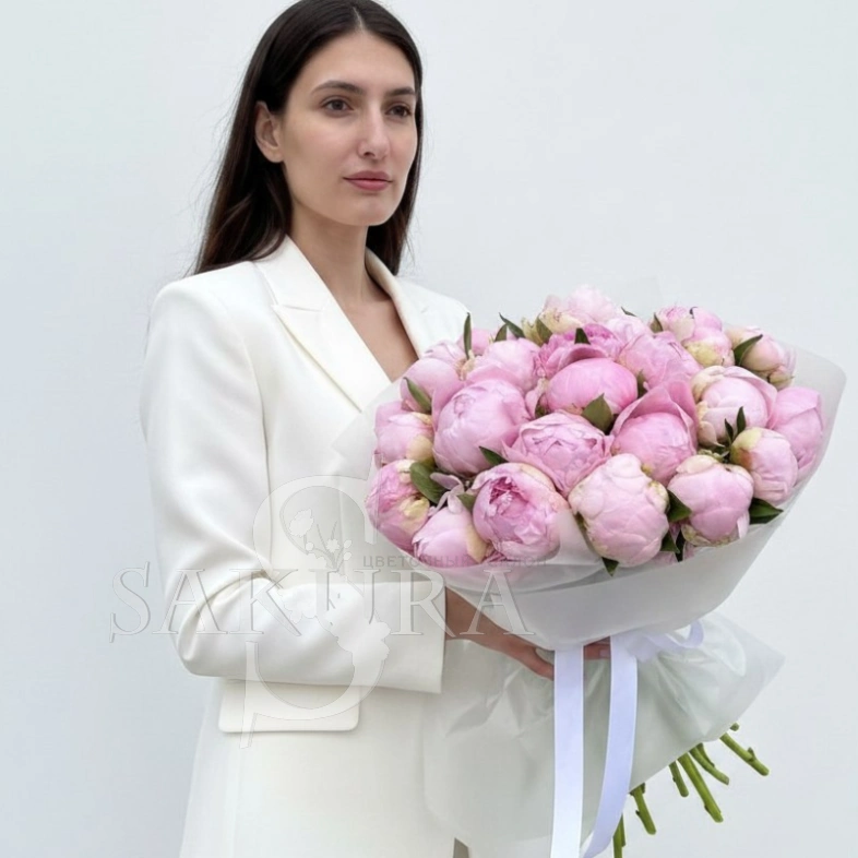 Букет из 25 нежных ароматных пионов